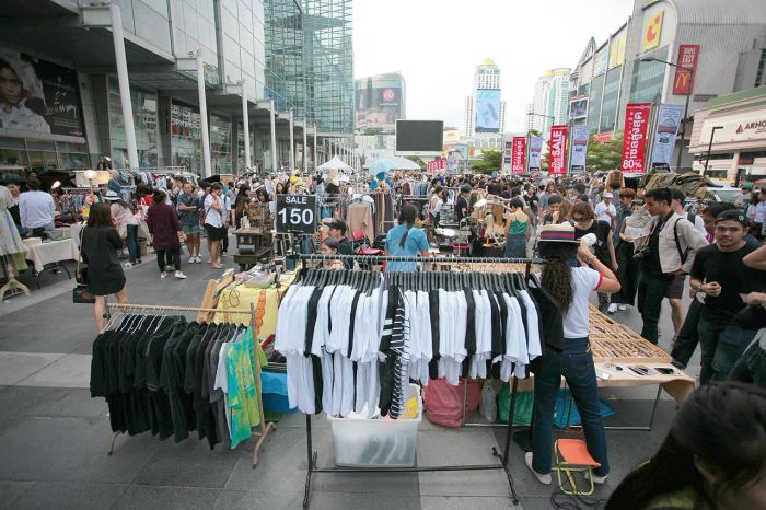 หล่อ สวย เท่ มีสไตล์ ไปเที่ยวตลาดชิคๆ ท่ามกลางเมืองหลวง