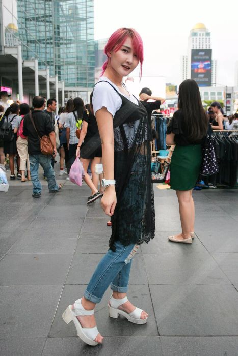 หล่อ สวย เท่ มีสไตล์ รวมพลคนฮิป! เดินเล่นตลาดชิคๆ ท่ามกลางเมืองใหญ่