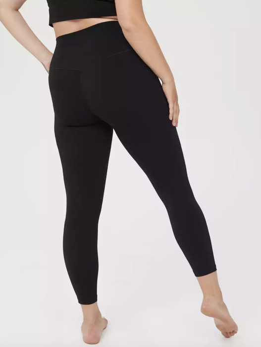 A model showcasing the back view of the leggings
