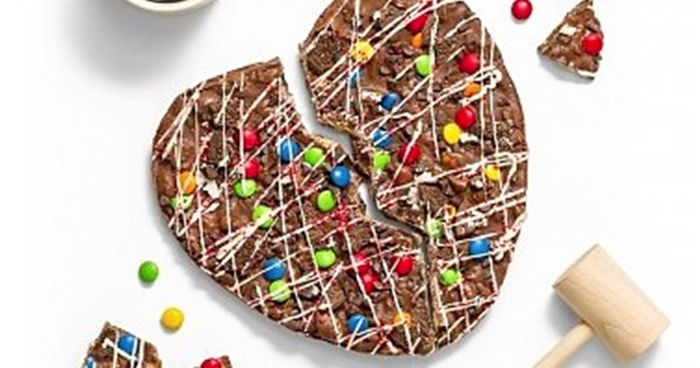 Heart-shaped cookie with mallet