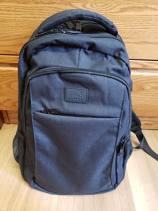 Photo of the navy blue backpack shared by a reviewer