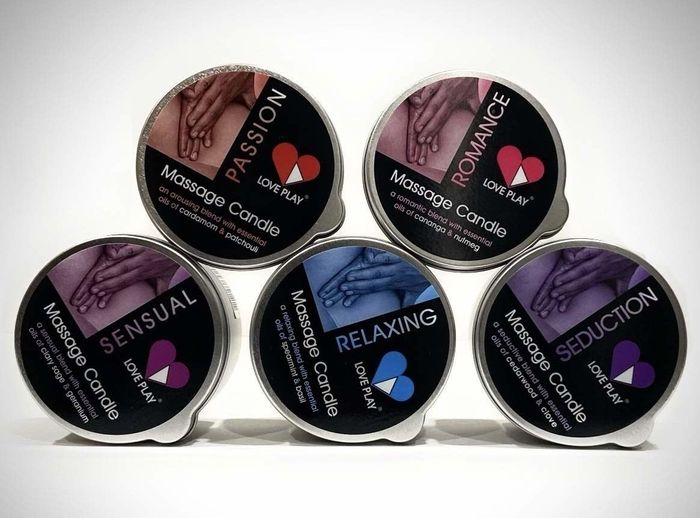 Five round tins featuring a dripper edge for easy pouring of melted candle wax