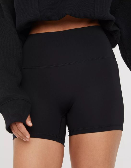 stretchy black bike shorts