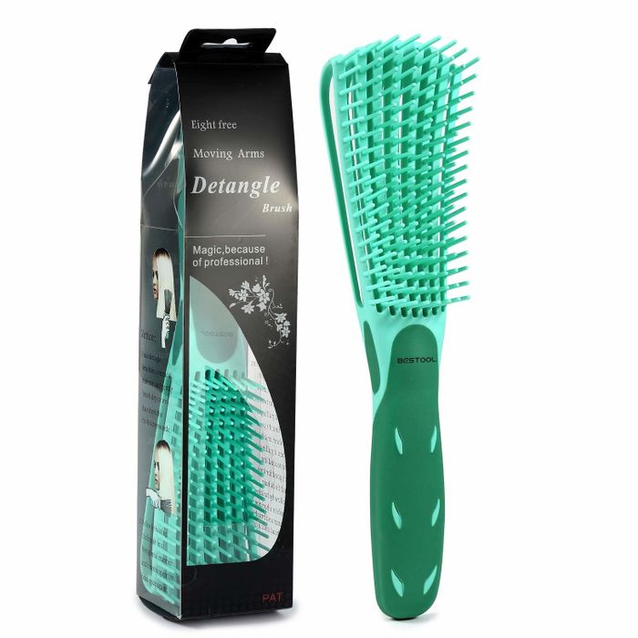 An image of the detangling brush.