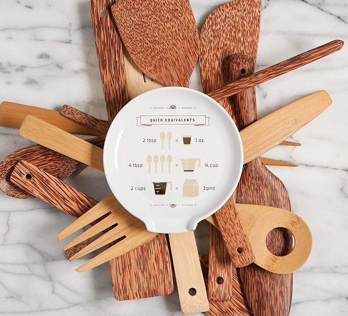 A round spoon rest