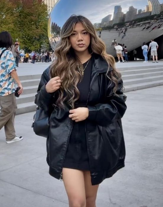 A reviewer rocking the black jacket.