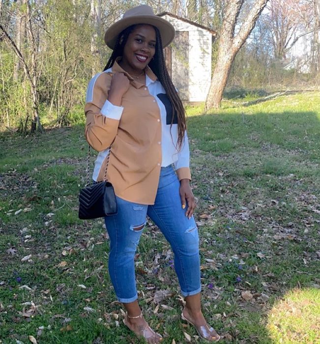 A reviewer styling the rolled-up distressed jeans with a button-down shirt and sandals.