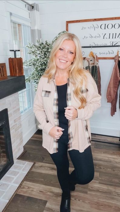 This reviewer is also spotted wearing the apricot shacket.