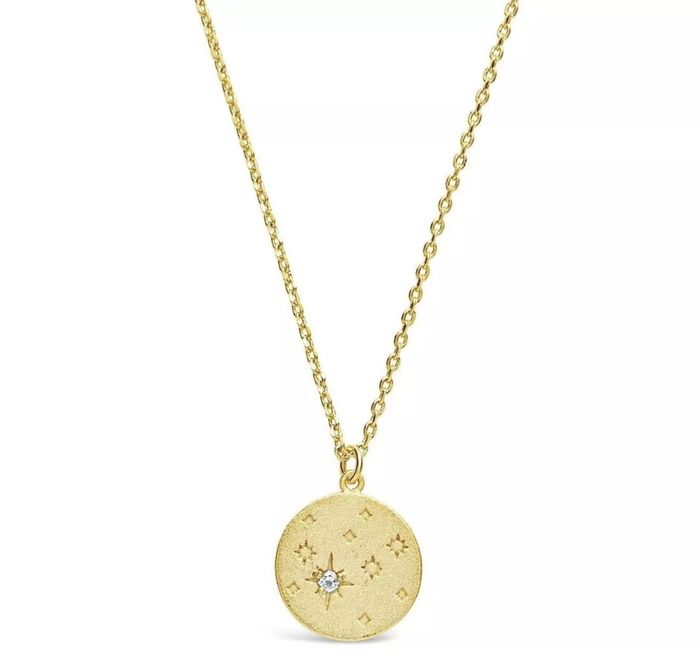 The gold necklace featuring the iconic star pattern of Polaris