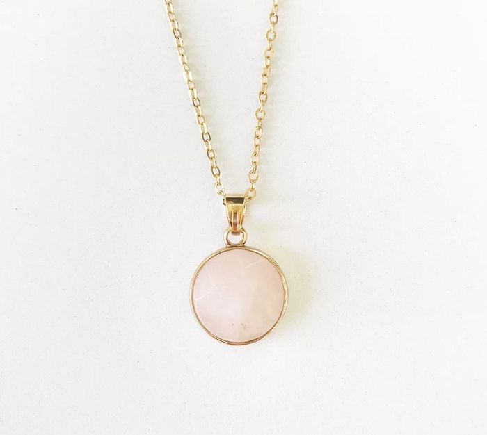 The round rose quartz pendant