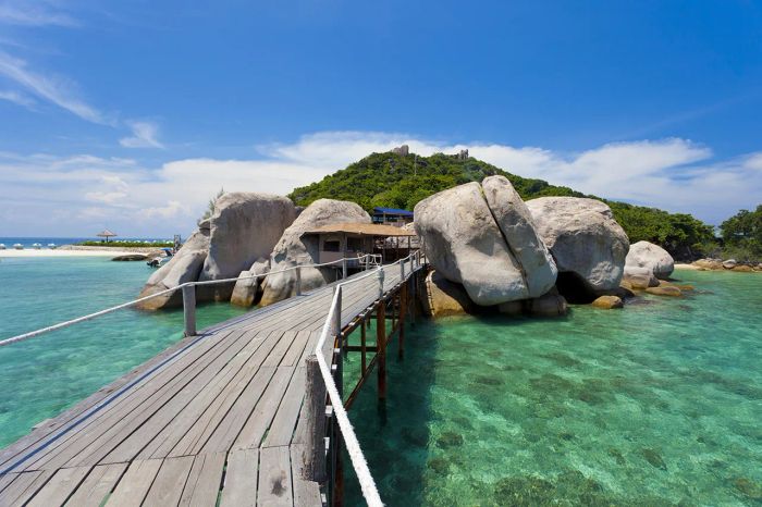 สถานที่ท่องเที่ยว เกาะกูด น้ำใสจนมองเห็นพื้นทะเล