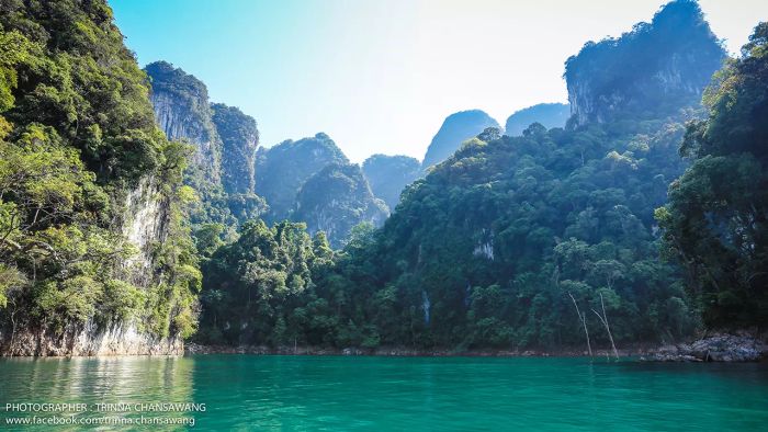 หัวใจได้สัมผัสความงามของ 'ท้องฟ้า' ท่ามกลางทิวทัศน์ เท้าจุ่มลงใน 'น้ำคราม' ทรายขาวที่งามยิ่ง เหมือนกับกุ้ยหลินเมืองไทยที่สุราษฎร์ธานี