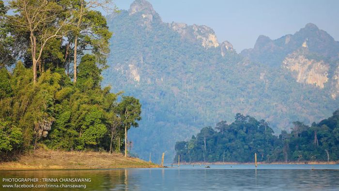 หัวใจของเราพบกับ 'ท้องฟ้า' ที่สวยสดงดงาม เท้าจมลงในน้ำคราม ทรายขาวยามเช้า เหมือนกับกุ้ยหลินเมืองไทยที่สุราษฎร์ธานี