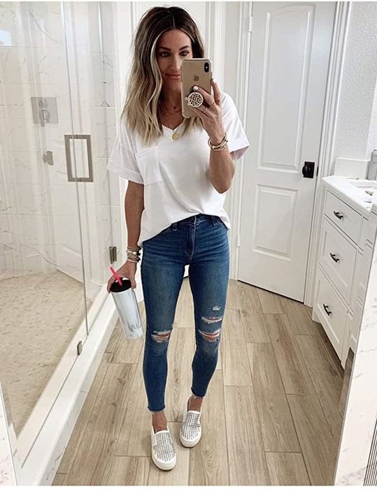 A model is wearing a white tee shirt.