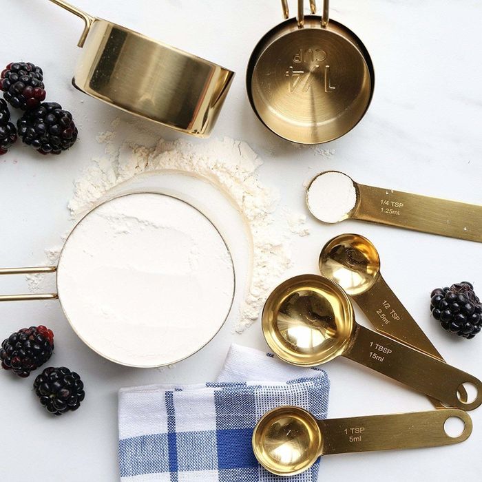 Measuring cups in a chic gold tone with engraved size markings for a touch of elegance and ease of use.