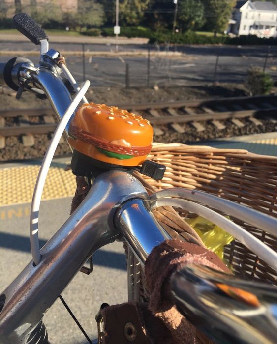 Burger-shaped bike bell