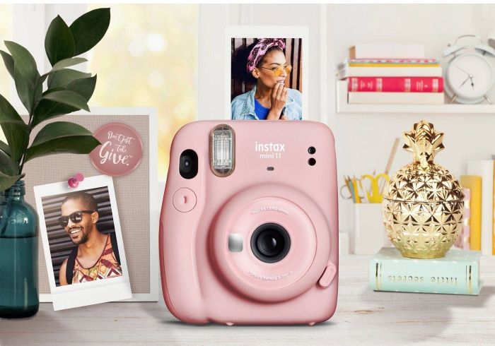 The camera, which is compact, comes with a built-in flash, and is available in a delightful pink color.