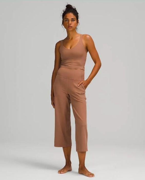 A model sporting the pink pants