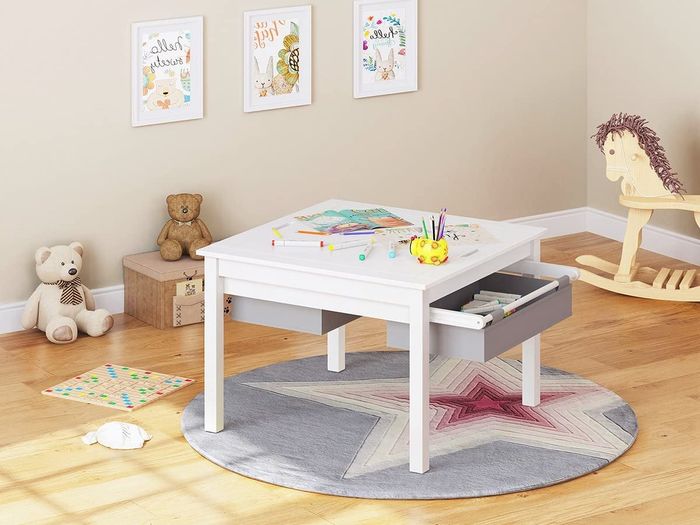 A side view of the desk.