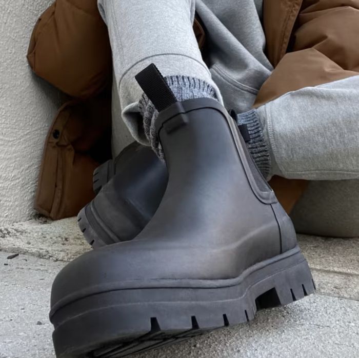 model showcasing the black rain boots