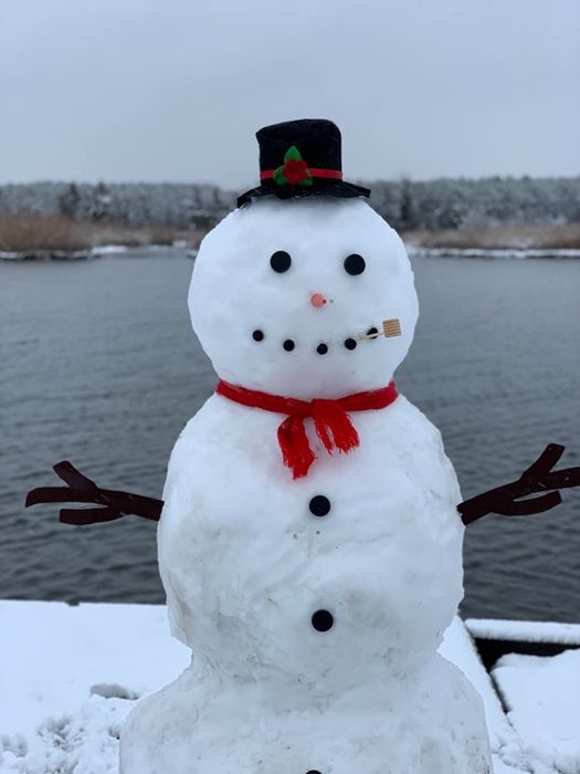 A snowman accessorized with items from a snowman building kit, as seen in a reviewer's display.