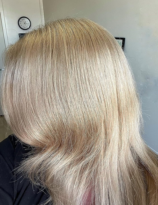 Another reviewer with sleek, shiny, straight blonde hair.