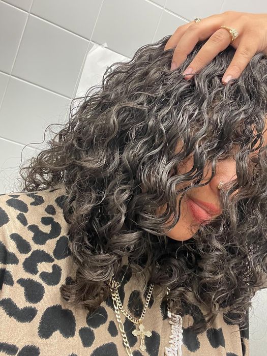 Another reviewer with glossy, shoulder-length wavy hair.