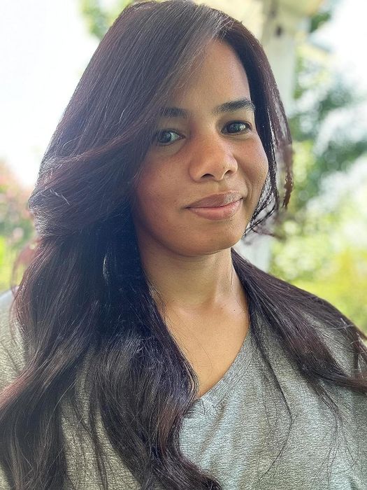A photo of a reviewer with sleek, straight, and shiny dark hair.