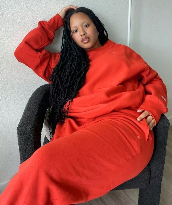 Model wearing the red sweatpants.