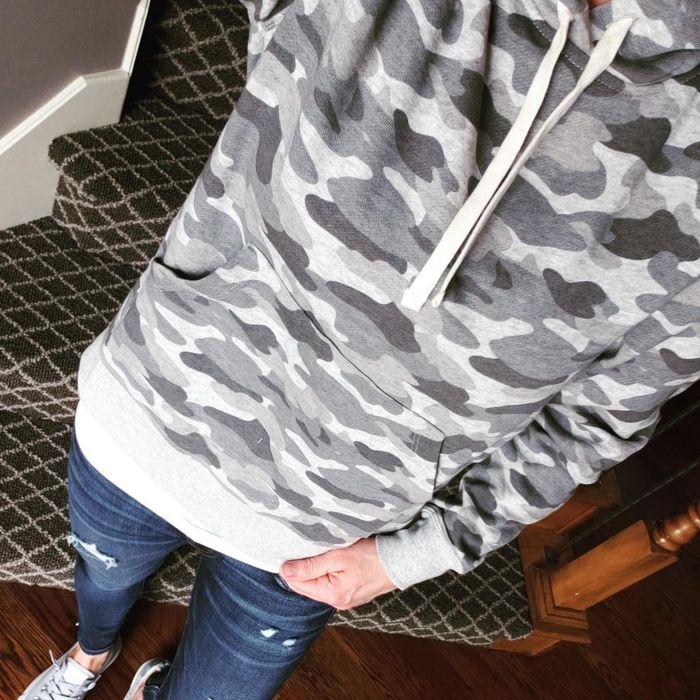 A close-up shot of the reviewer in a gray camouflage hoodie.