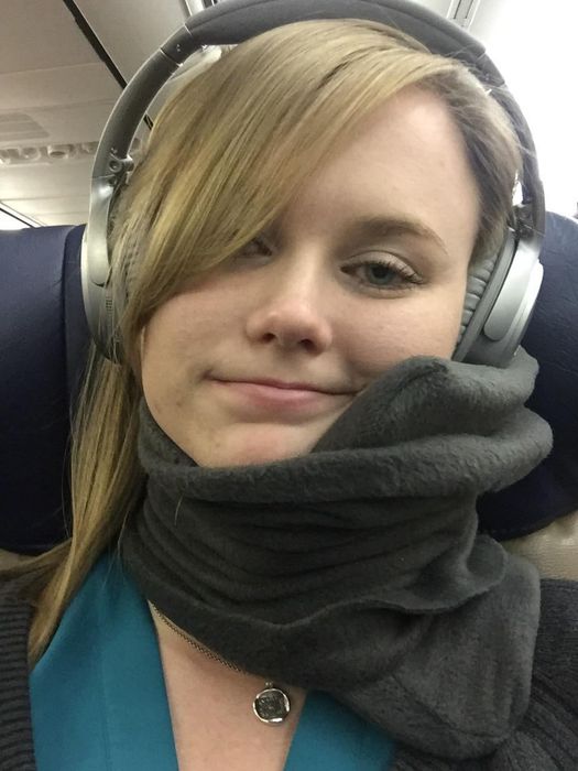 a reviewer demonstrating how to use the neck pillow