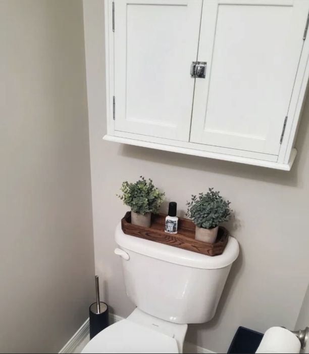 A reviewer's bathroom accessory tray