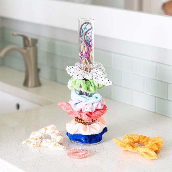 Vertical scrunchie organizer