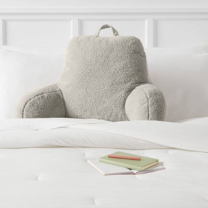 the bed rest pillow itself