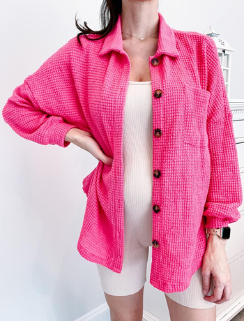 Reviewer in a vibrant hot pink version
