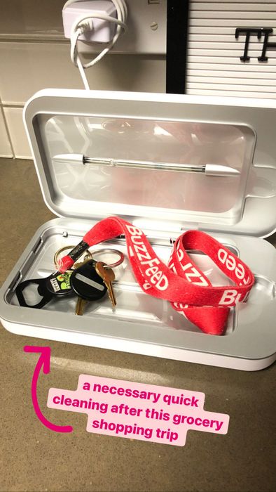 A set of keys placed inside the sanitizer, with a caption that highlights the convenience of cleaning.