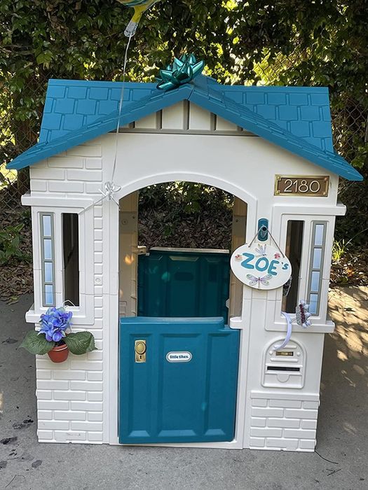 A reviewer’s image showing the playhouse set up outside.