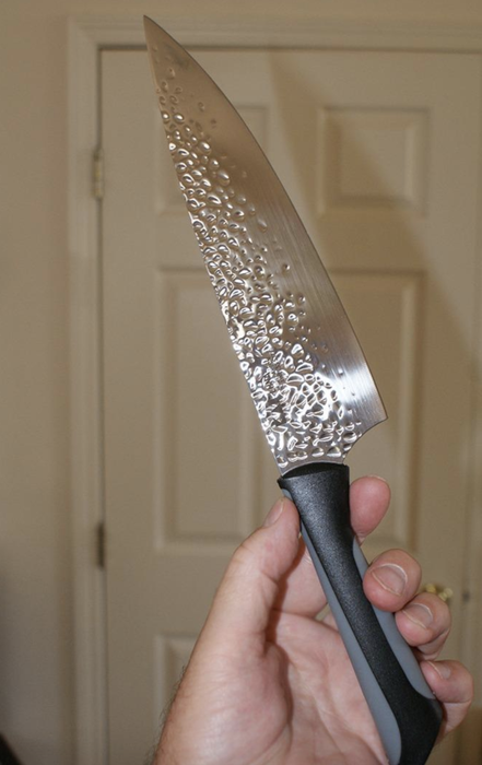 photo from a reviewer showcasing the knife