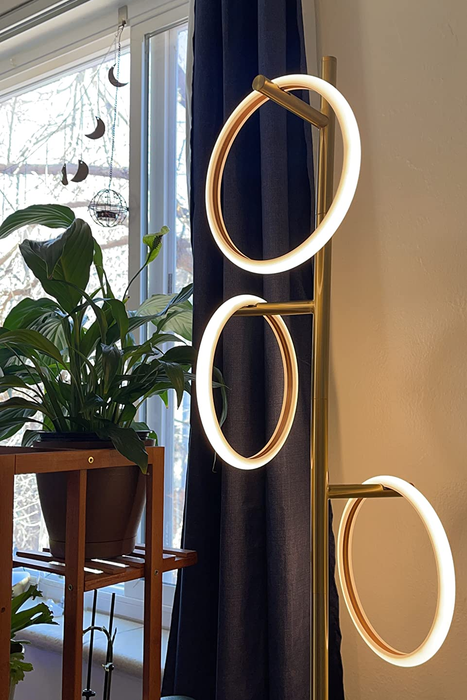 Close-up shot of another reviewer's lamp showcasing three intertwined ring lights