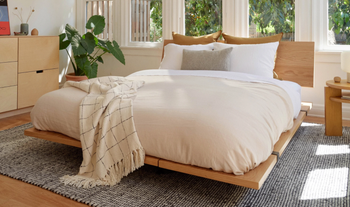 Floating wooden platform bed