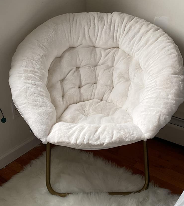 A reviewer’s image showing a white saucer chair.