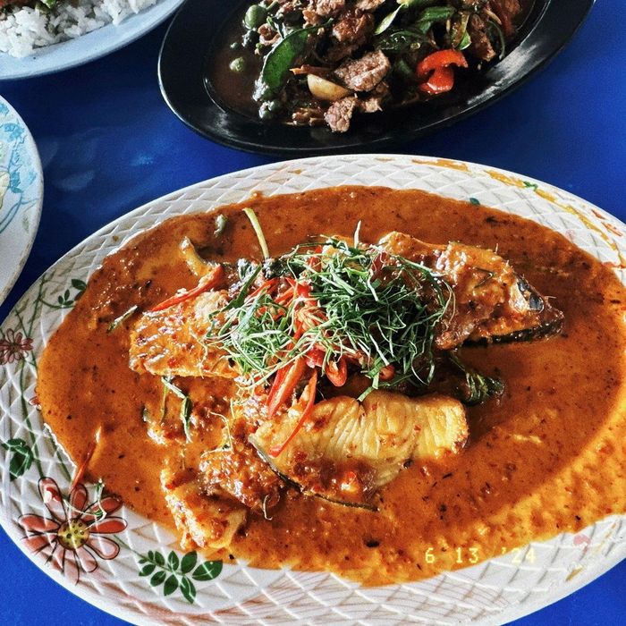 ฉู่ฉี่ปลาคัง รสเข้มข้น เนื้อแน่นๆ กะเพราหมูกรอบราดข้าว ผัดเผ็ดกวาง ต้มแซ่บเอ็นแก้ว...คือที่สุด