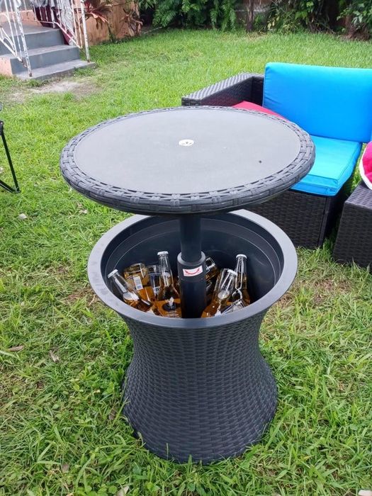 A reviewer’s pop-up table with drinks hidden in the bottom compartment.