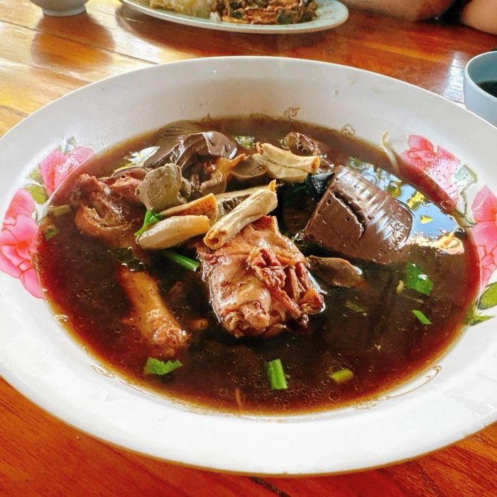 ก๋วยเตี๋ยวเป็ดนางยักษ์ รสชาติที่อร่อยโดนใจในอำเภอวังจันทร์ จังหวัดระยอง