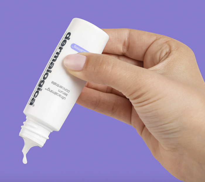 A model showcasing a white cylindrical product