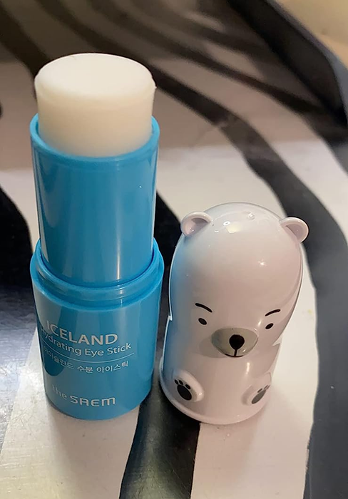 Photo from a reviewer showing the eye stick in use