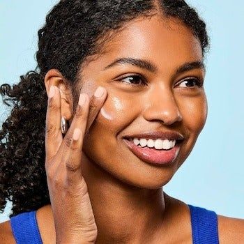 The model applying the smooth, milky toner