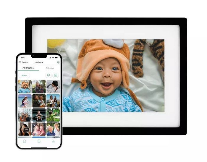 The black digital photo frame