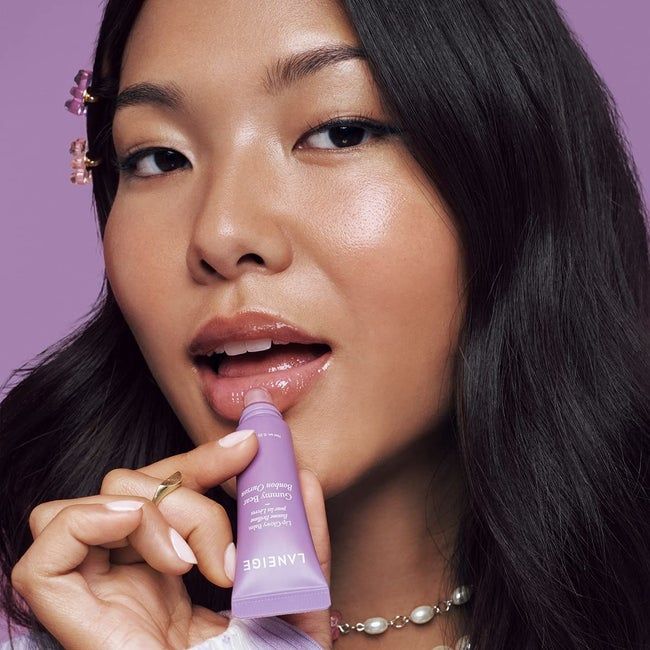 Model using Laneige lip balm