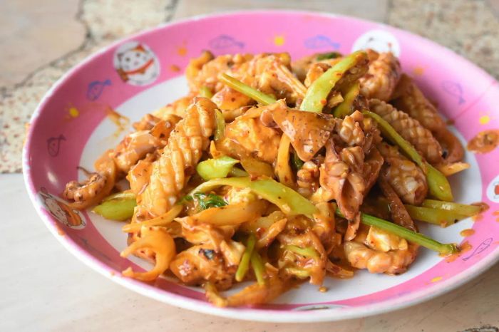 ร้านยัยไหมอิ่มบุญเสิร์ฟข้าว ซุป และน้ำดื่มฟรีให้กับลูกค้า